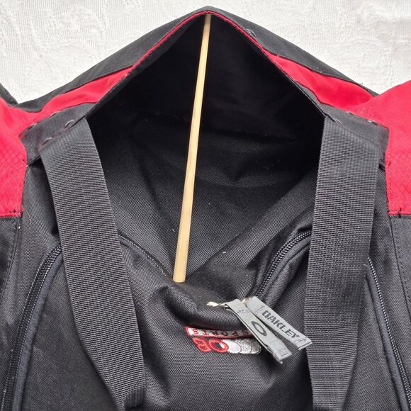 Y2K Oakley Red Black Multi Pocket Duffle Gym Bag Workout  Embroidered Studded - Picture 15 of 16
